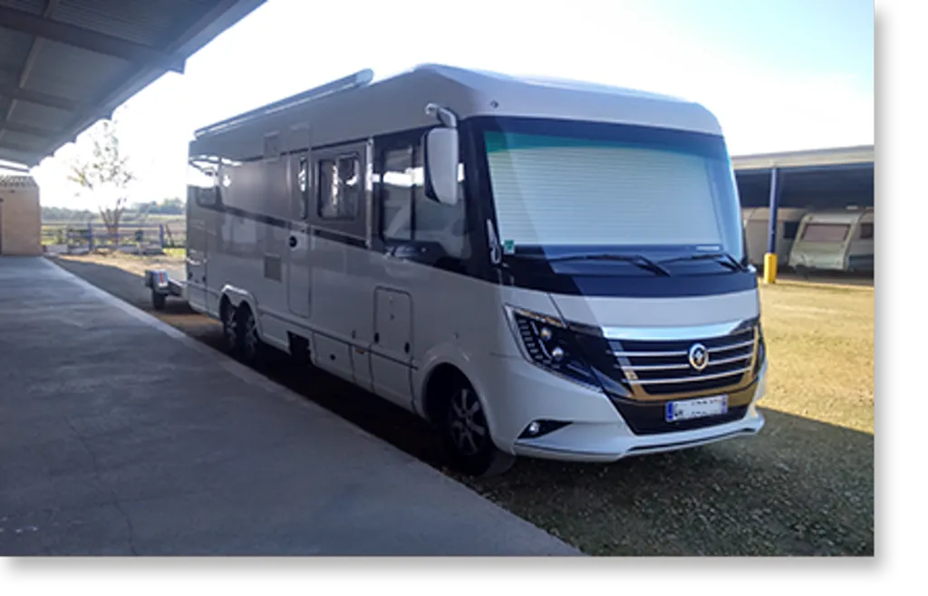 Aparcamiento y alojamiento con caravanas en Multiparking la Jabega